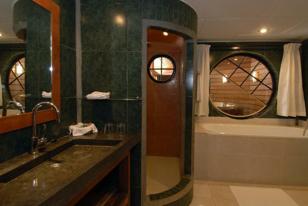 Ngala Lodge Fajara Ngoại thất bức ảnh