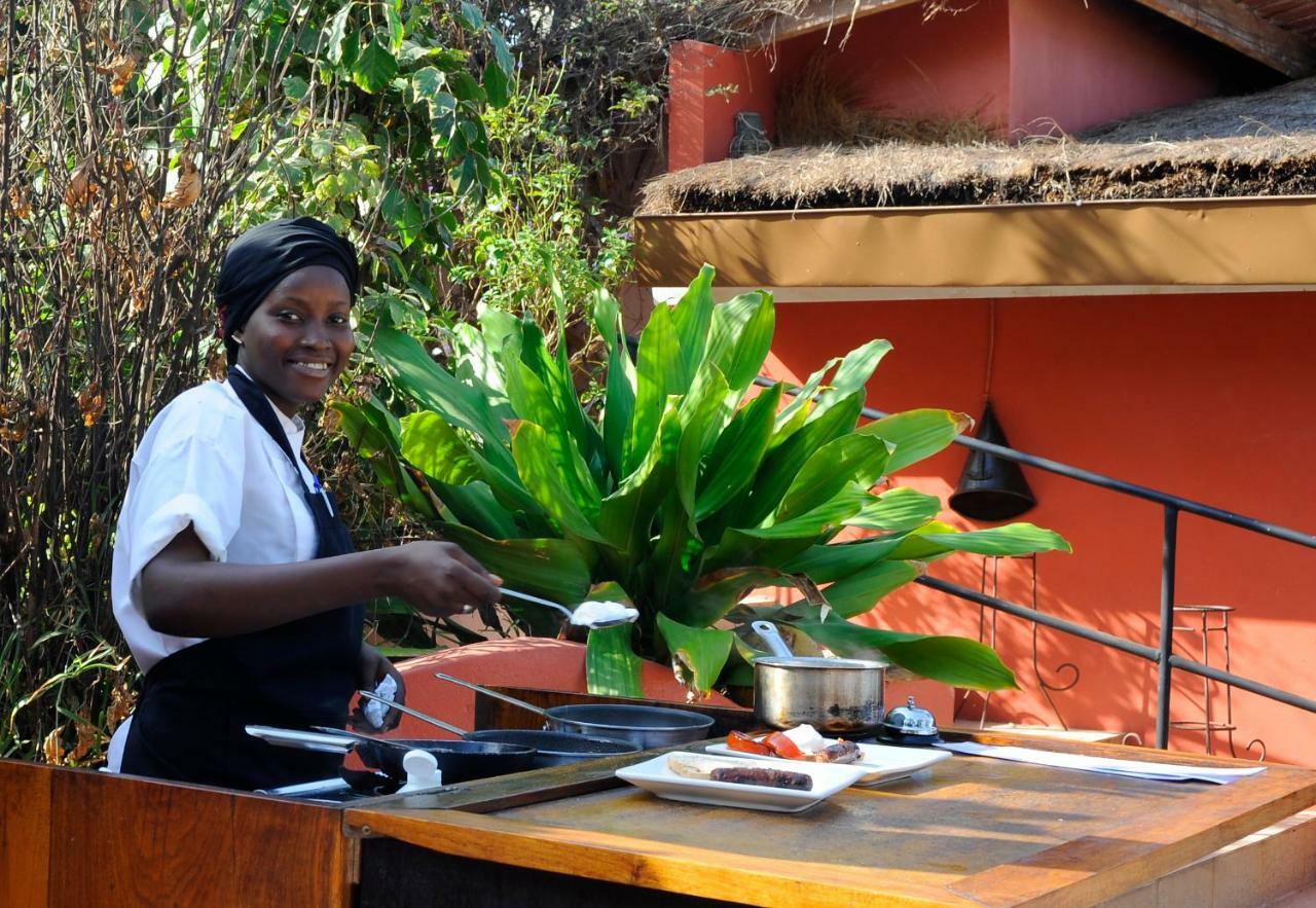 Ngala Lodge Fajara Ngoại thất bức ảnh