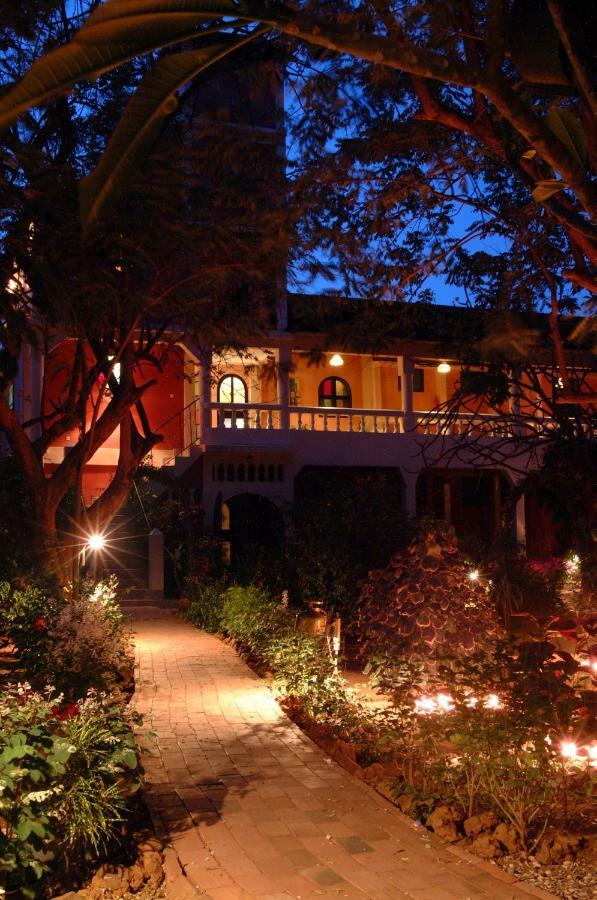 Ngala Lodge Fajara Ngoại thất bức ảnh